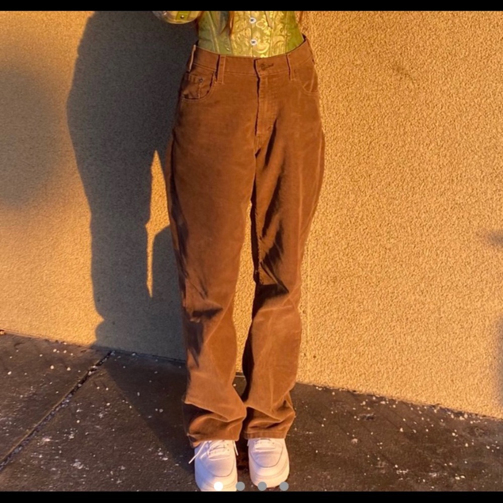 oversized brown corduroy levi’s !!